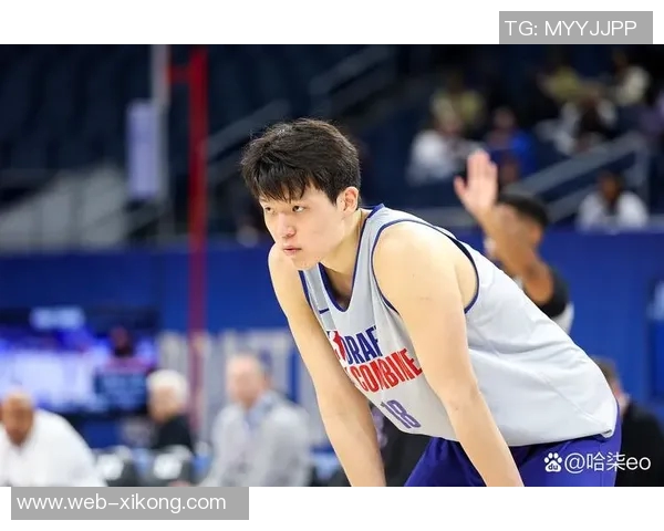 杨瀚森短暂出场仅2分钟展现实力迅速贡献4分令人期待更多表现