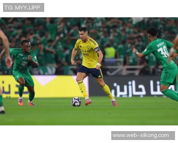 C罗中路停球失误错失良机遗憾抱头难掩失落情绪